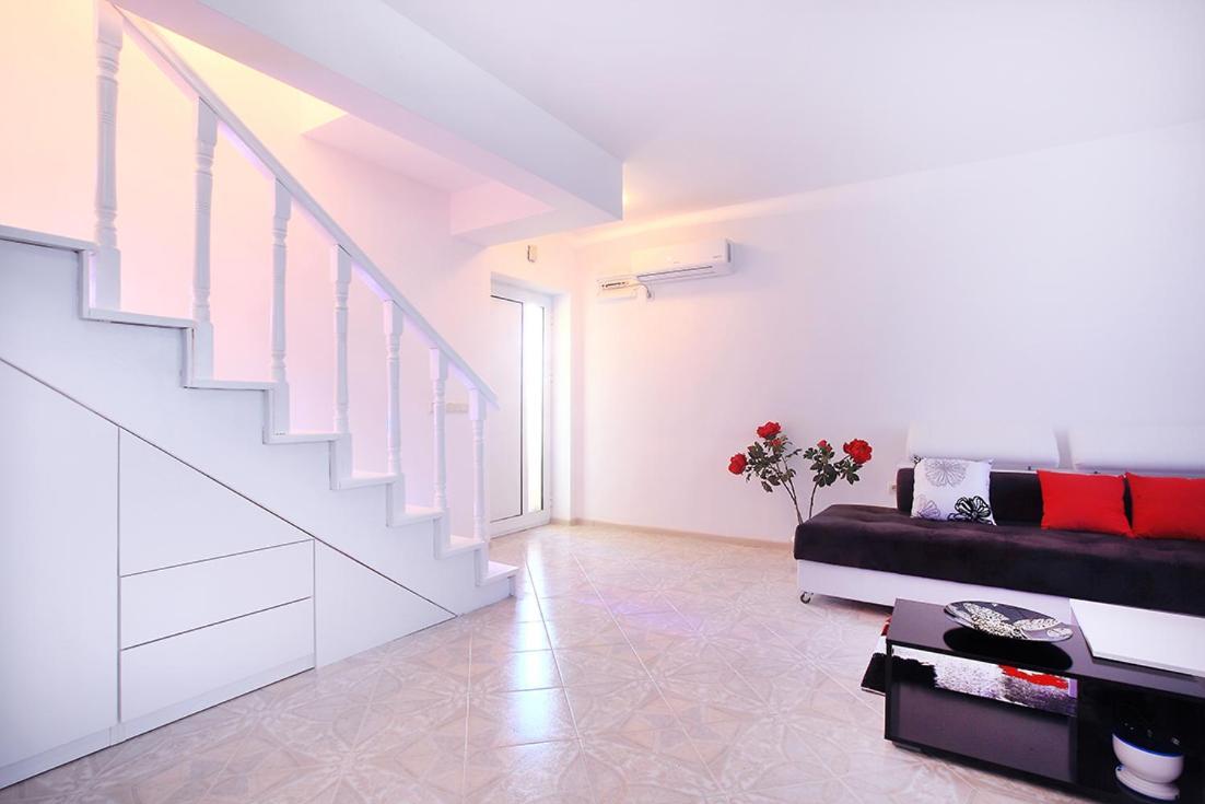 Private Apartment With Parking And Pool Balcsik Kültér fotó